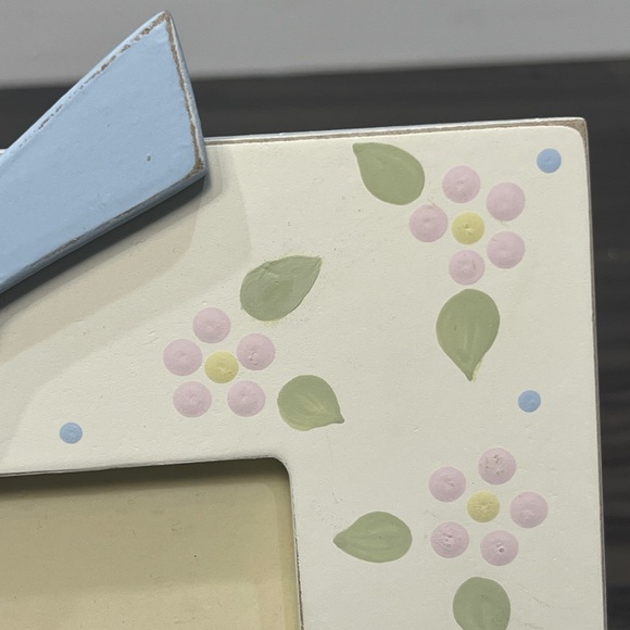 Smile For The Birdie Handpainted Handcarved Grandma & Me Wooden Photo Frame - Picture 2 of 16